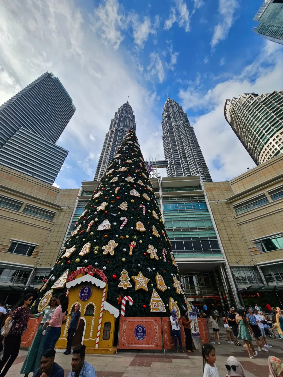12월25일 성탄절의 klcc 공원 이미지 1