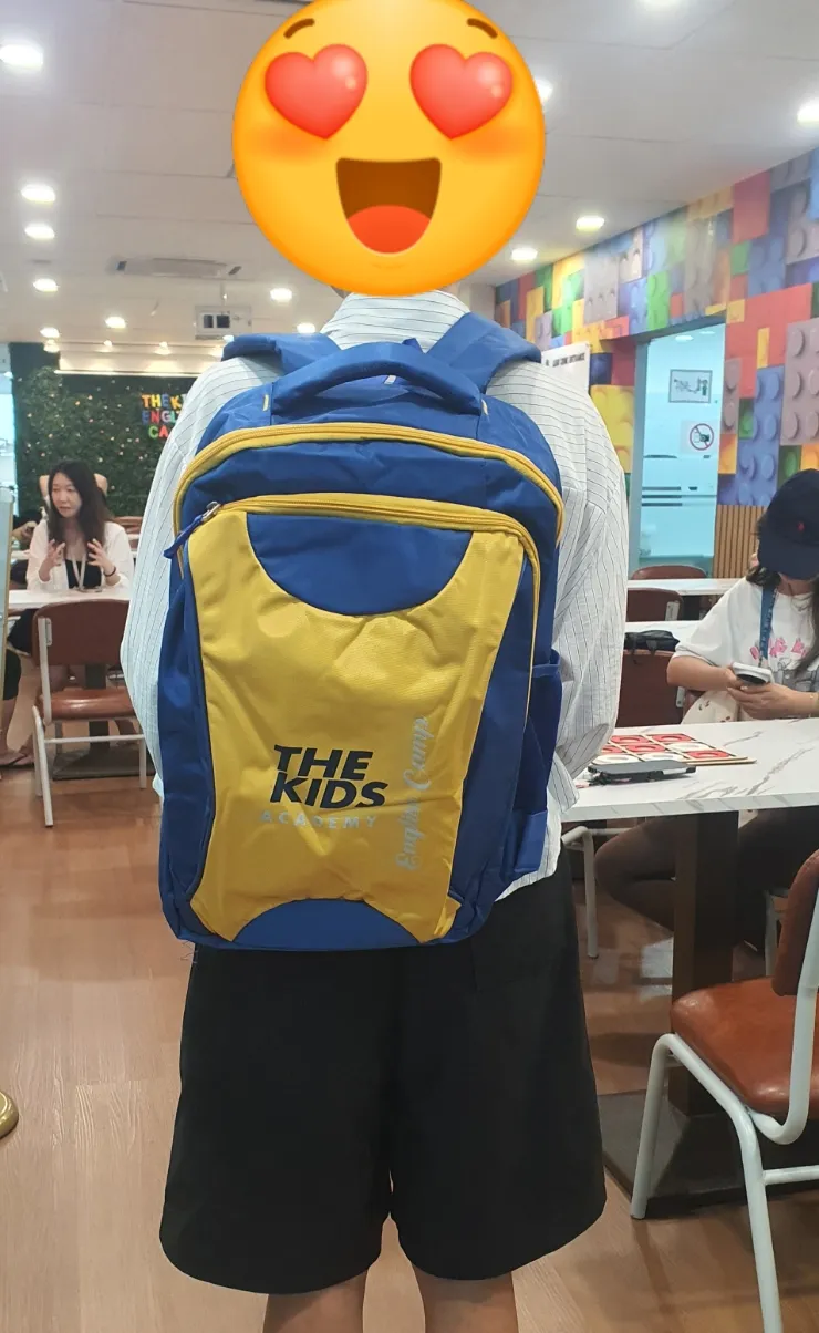 각어학원에서 제공하는 가방들 이미지 1
