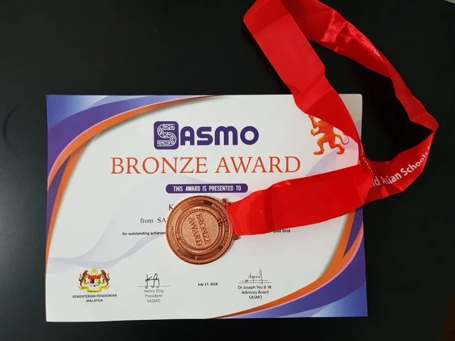 오늘 받은 상장과 메달-SASMO 싱가폴말레이시아 수학대회 이미지 1