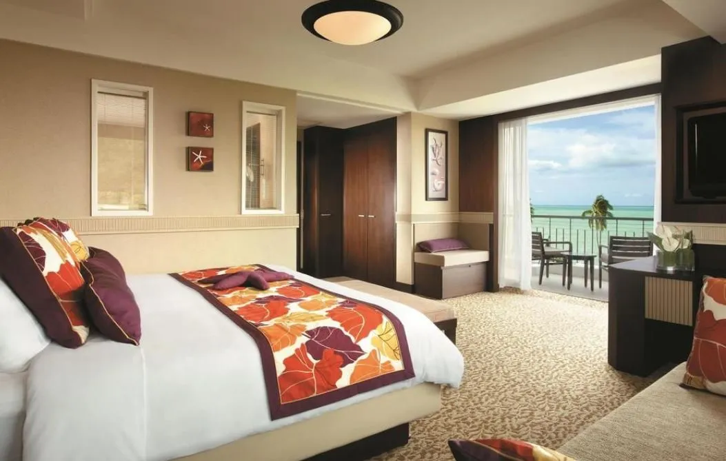 호텔 객실 -5층에 묵었었는데요, 수영장과 바다 전망이 좋습니다.