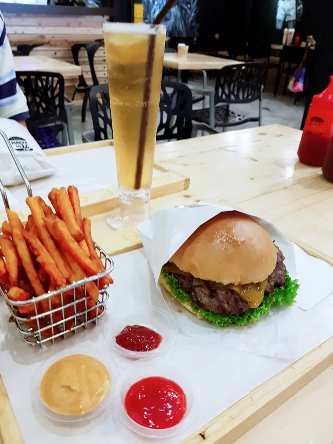 말레이시아맛집:수제버거 Burger on 16(트립어드바이저 1위맛집) 방문 이미지 8
