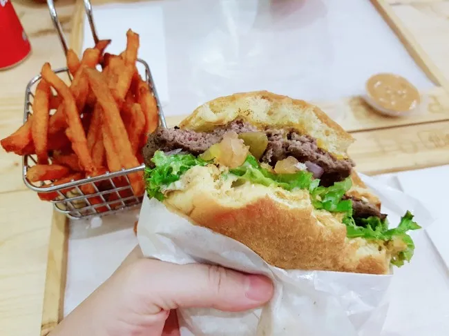 말레이시아맛집:수제버거 Burger on 16(트립어드바이저 1위맛집) 방문 이미지 10
